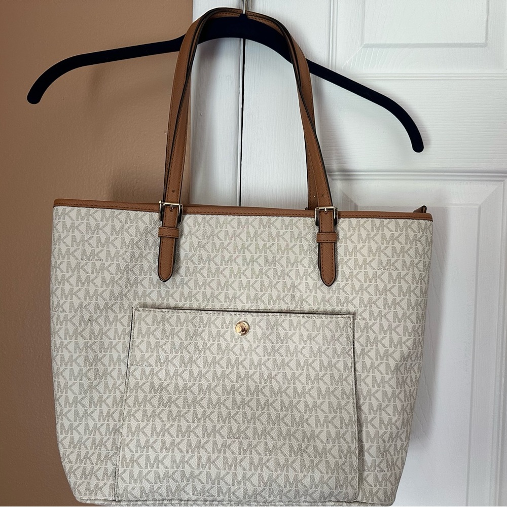 Michael Kors Jet Set Medium Leather Shoulder Bag